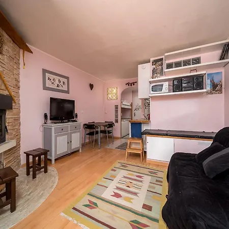 Apartment In With Heating *